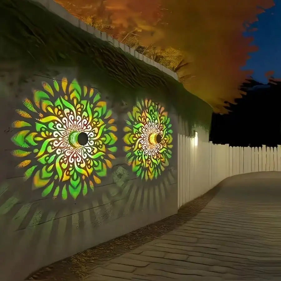Solar Mandala Wandleuchte RGB - Anwendung am Zaun