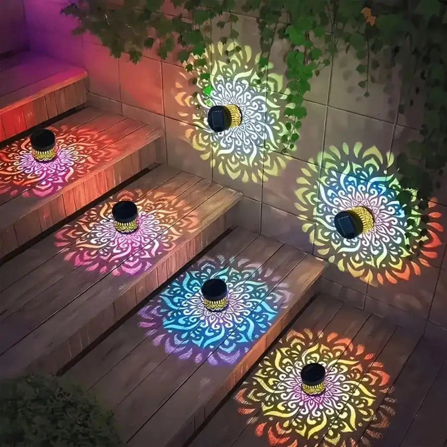 Solar Mandala Wandleuchte RGB - 2er Set auf Holzterrasse